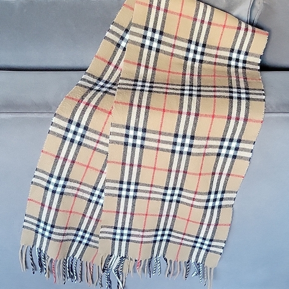 Burberrys Camel Lambswool Scarf - Picture 3 of 6